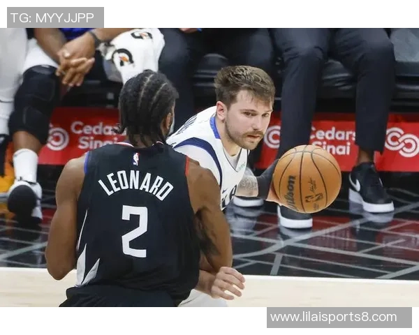 独行侠与马刺激战正酣球队实力对决引发球迷热议